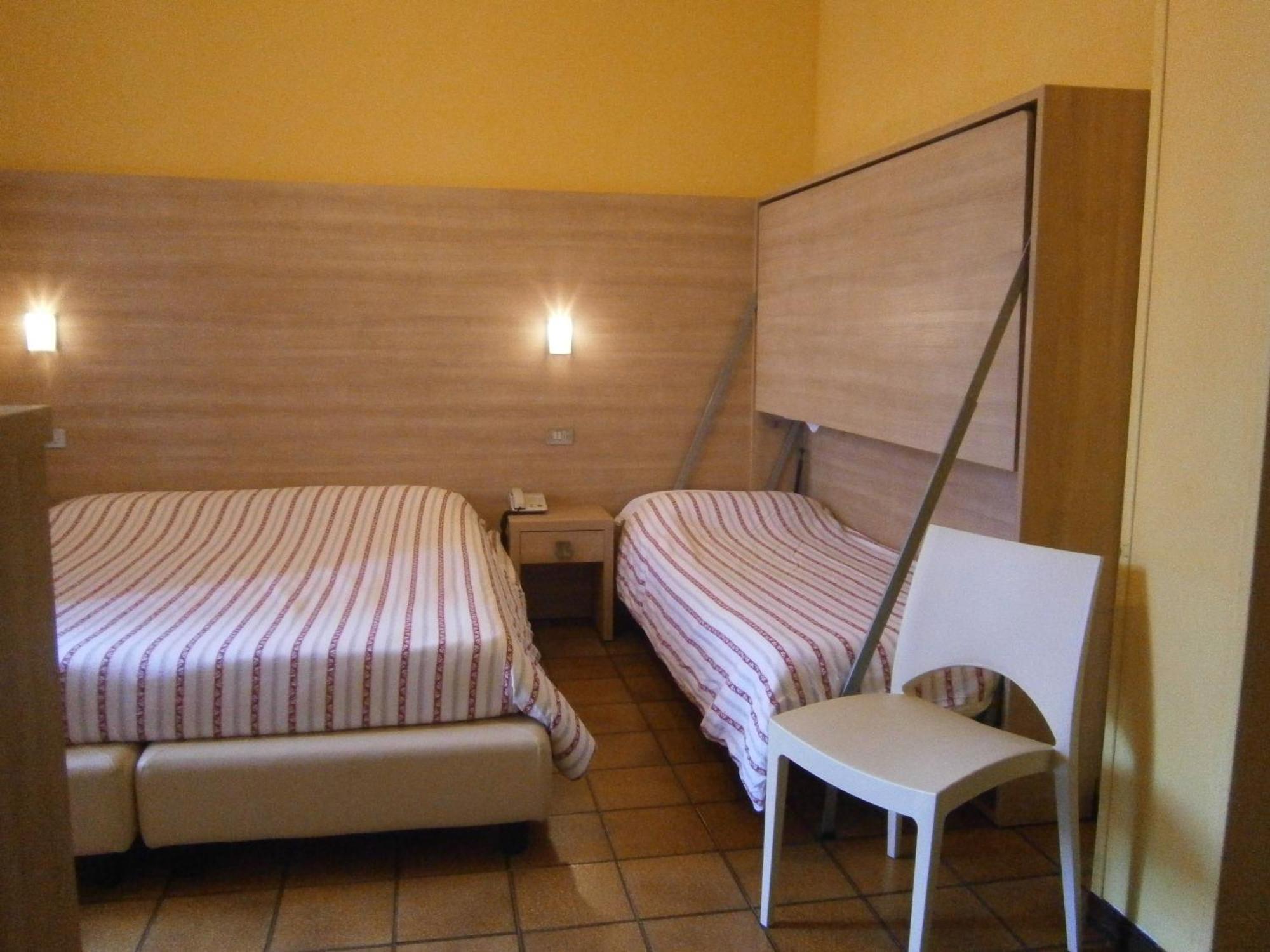 Hotel Chiara Сирмионе Номер фото