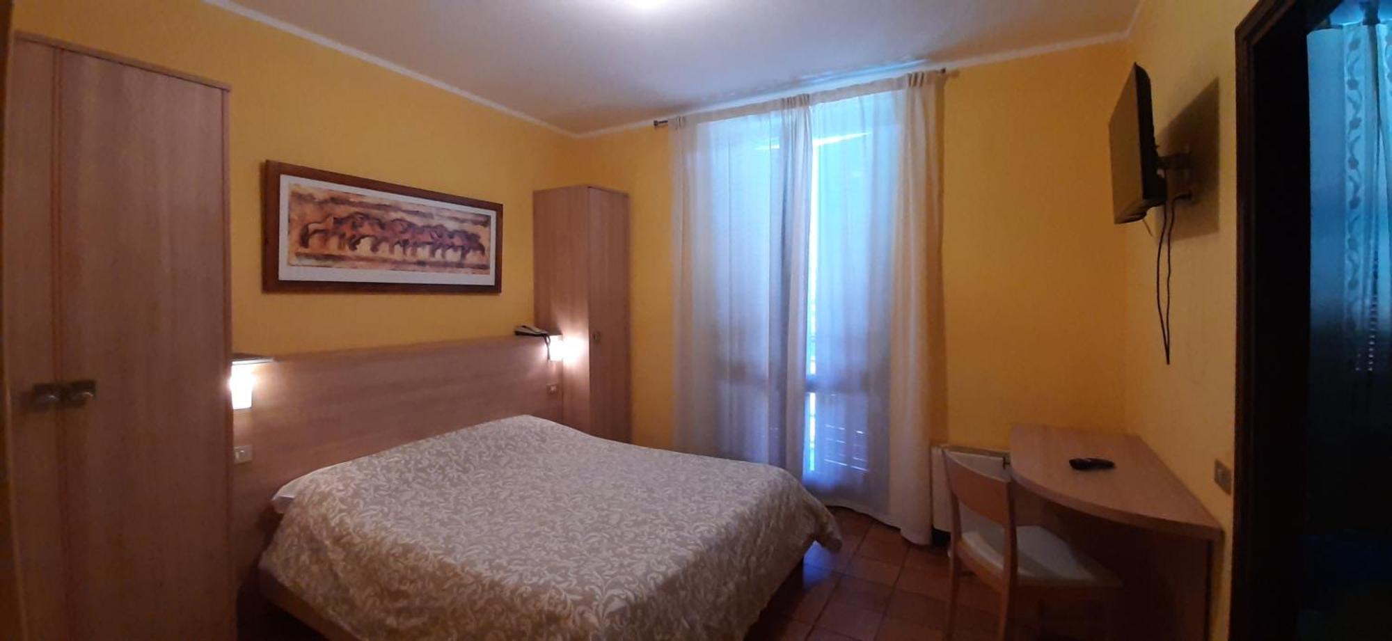 Hotel Chiara Сирмионе Экстерьер фото