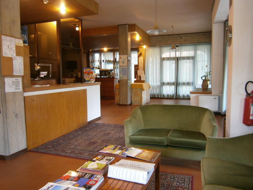 Hotel Chiara Сирмионе Экстерьер фото