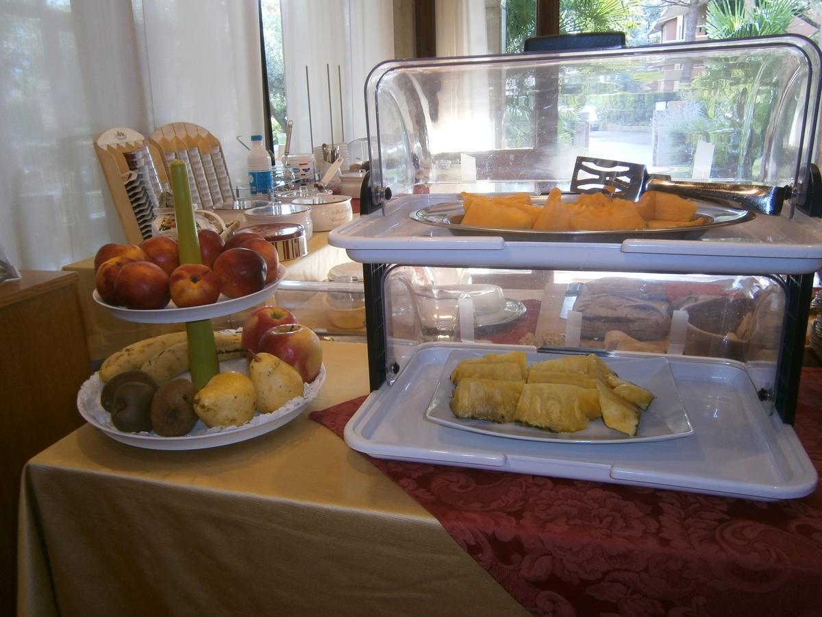Hotel Chiara Сирмионе Экстерьер фото