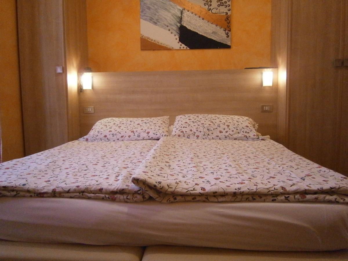 Hotel Chiara Сирмионе Экстерьер фото