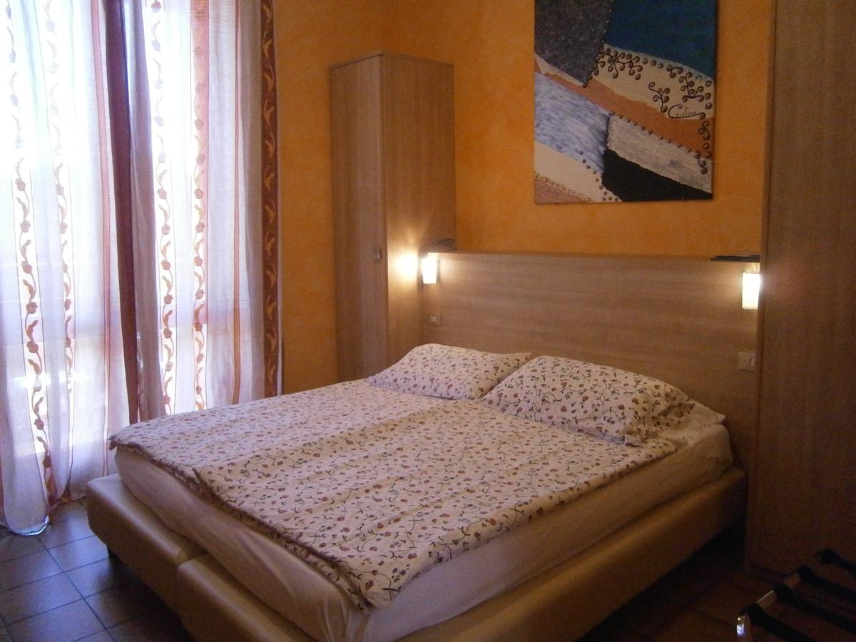 Hotel Chiara Сирмионе Экстерьер фото