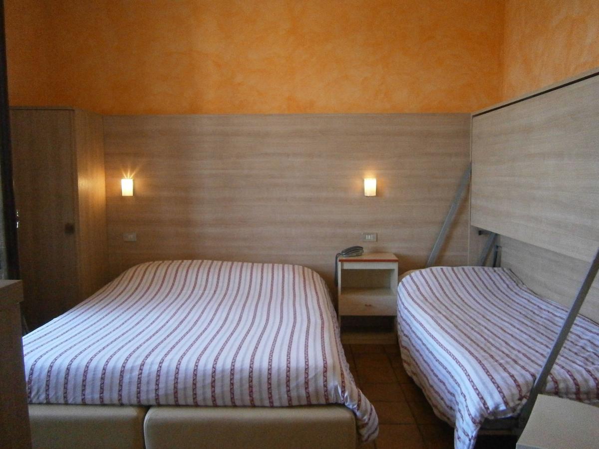 Hotel Chiara Сирмионе Экстерьер фото