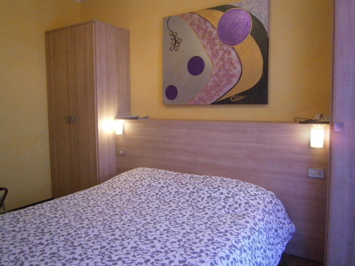 Hotel Chiara Сирмионе Экстерьер фото