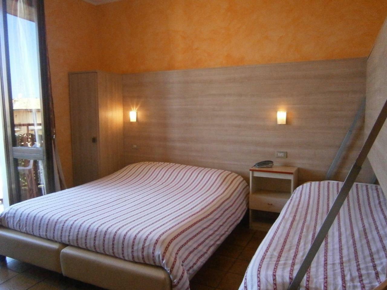 Hotel Chiara Сирмионе Экстерьер фото
